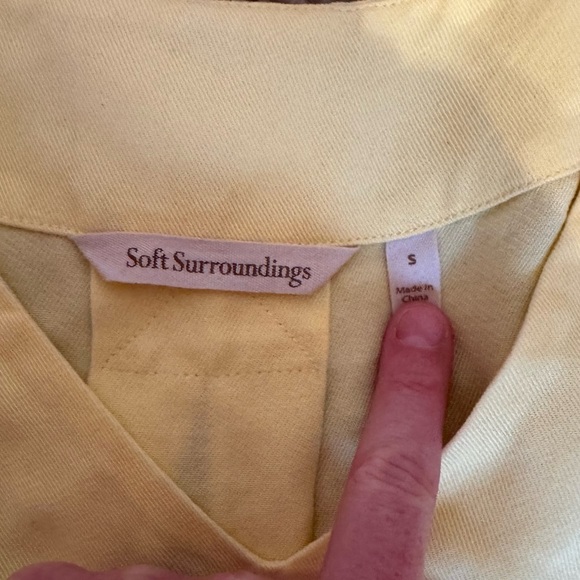 Soft Surroundings Small Roll Tab Sleeve V-neck Yellow Tunic iridescent buttons - Picture 7 of 7